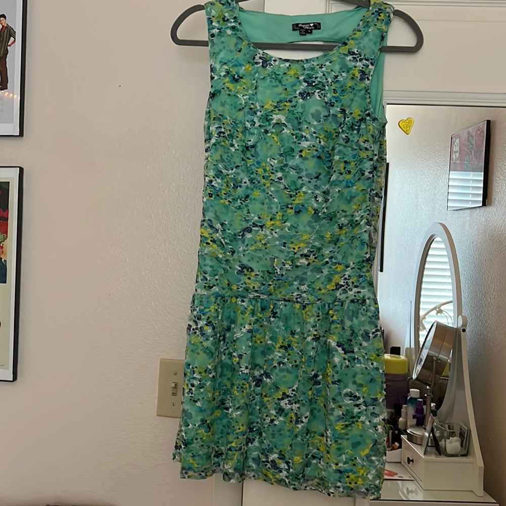 Floral dress with a cutout in the top of the back. Used but in great condition